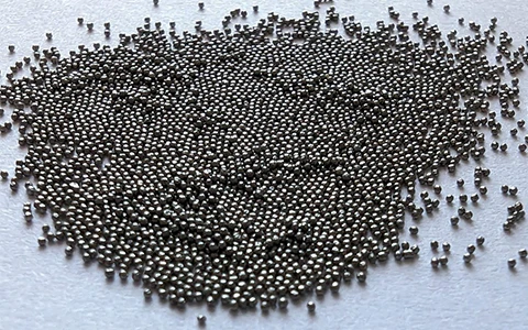 Steel grit sand blasting provides aggressive cleaning power and is mainly used for heavy-duty surface preparation. It effectively removes rust, coatings, and tough contaminants from durable materials.