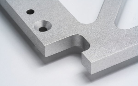 Sand blasting uses abrasive particles to clean, texture, and prepare CNC machined surfaces. It effectively removes oxidation, contaminants, and surface imperfections while creating a controlled roughness profile. This finishing method is suitable for industrial components, metal structures, and parts requiring improved coating adhesion or surface preparation.